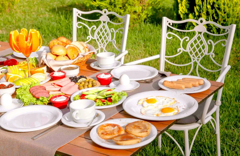 Breakfast By The Lawn - Unique Experiences At Vintage Halton