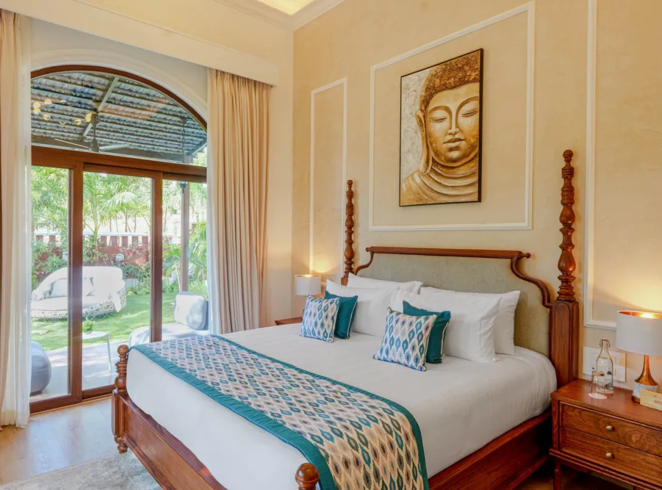 Luxury Bedroom at Villa Eterna, amã Stays & Trails