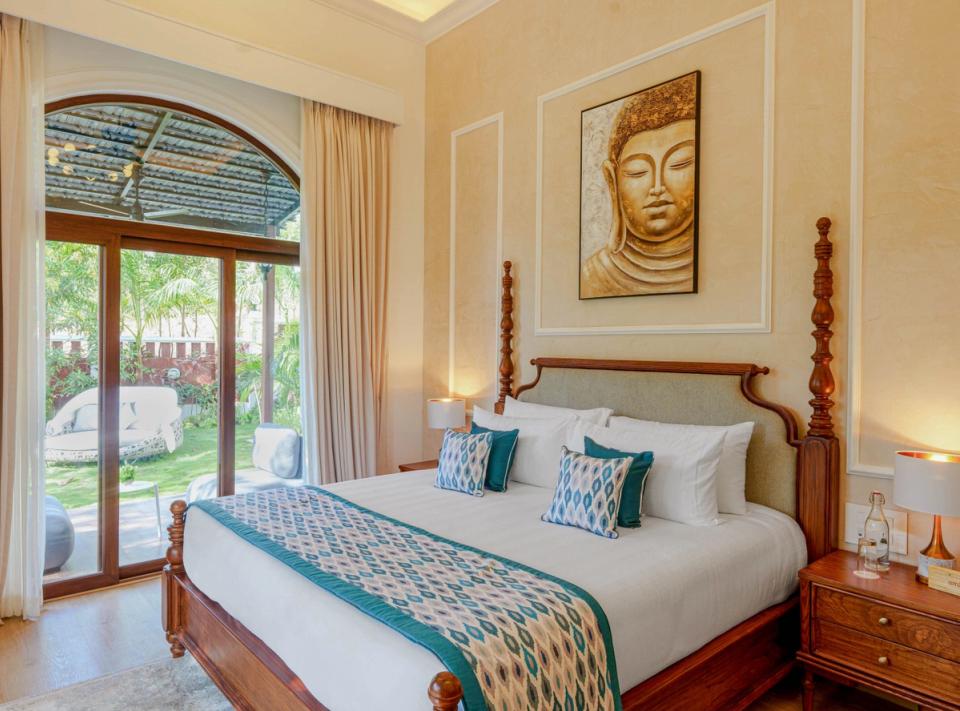 Luxury Bedroom at Villa Eterna, amã Stays & Trails