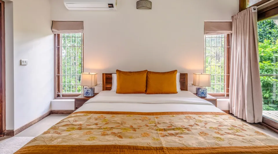 Luxury Bedroom at The Old Cattle Shed, Wayanad - amã Stays & Trails 