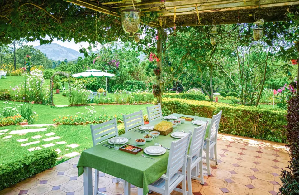 Outdoor Dining Space at Raven's Nest - Experiences in Kotagiri, amã Stays & Trails  