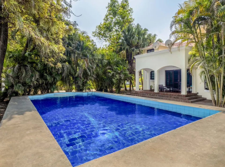 Pool Villa in Hoshiarpur - Citrus County, amã Stays & Trails