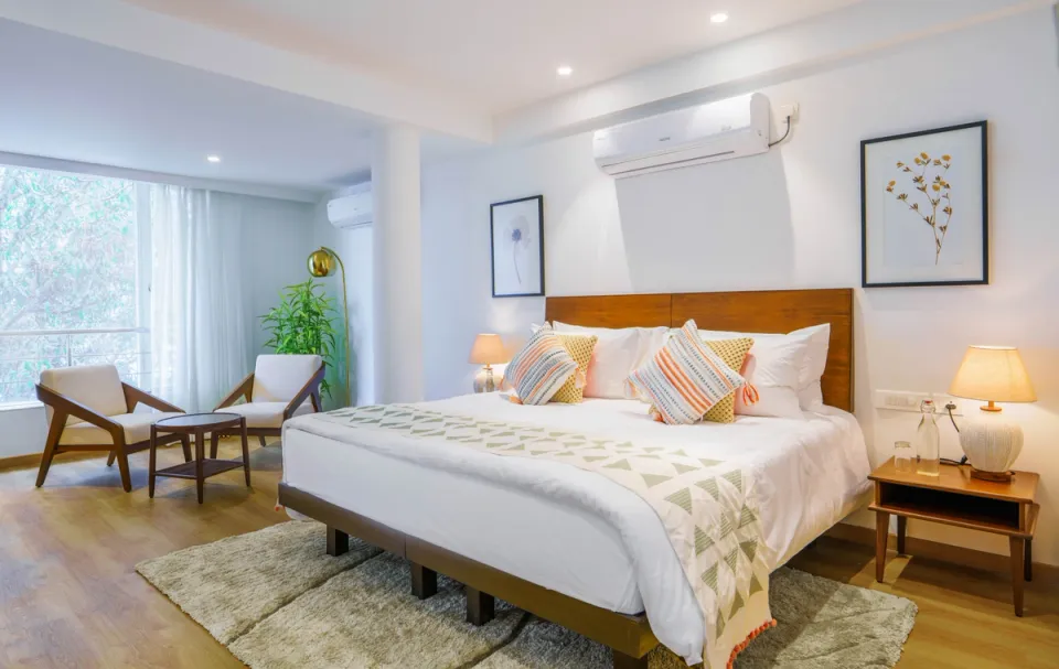 Luxury Bedroom at White House - Accommodation In Lonavala, amã Stays & Trails 