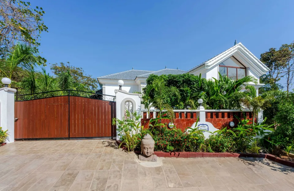 Entrance of Villa Eterna, Goa - amã Stays & Trails