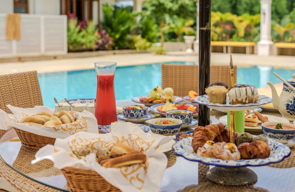 Breakfast By The Lawn - Elegant Experiences at Palmeira de Socorro