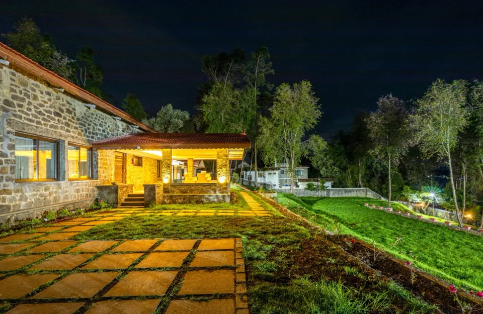 Outdoor Area of Sneh Villa, Kodaikanal - amã Stays & Trails 