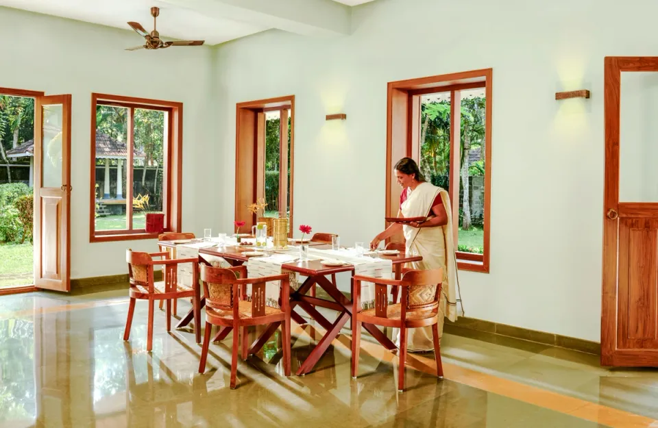 Elegant Dining Space at Pathiramanal Villa, amã Stays & Trails 