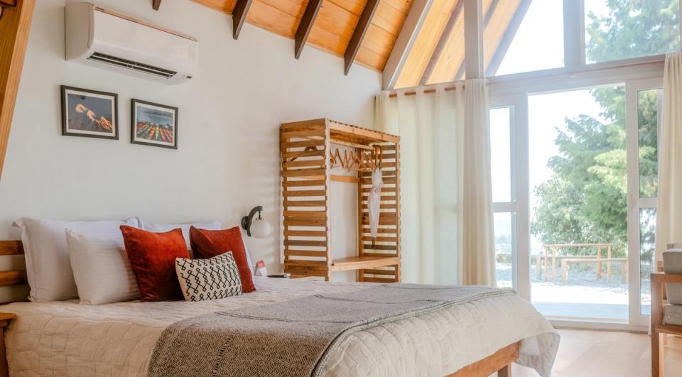 Luxury Bedroom at Godhuli Surai - Naukuchiatal Luxury Villa