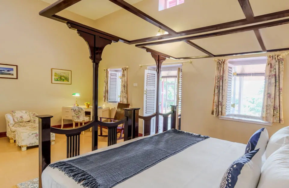 Luxury Bedroom at Dingley Dell - Mahabaleshwar Homestay