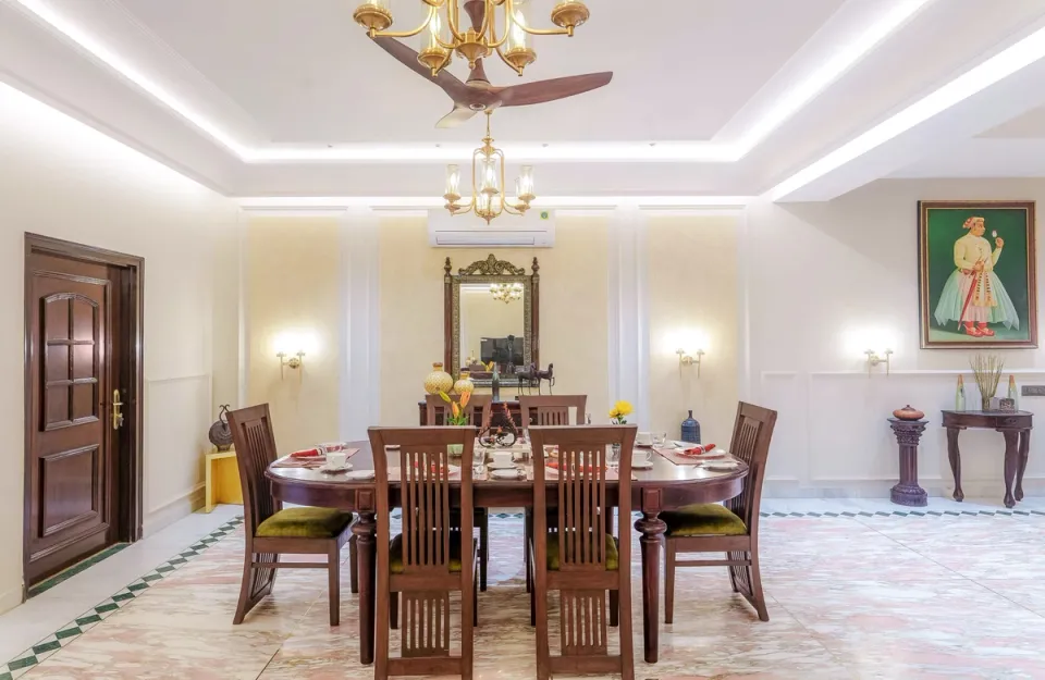 Luxury Dining Area at Rang Mahal, amã Stays & Trails