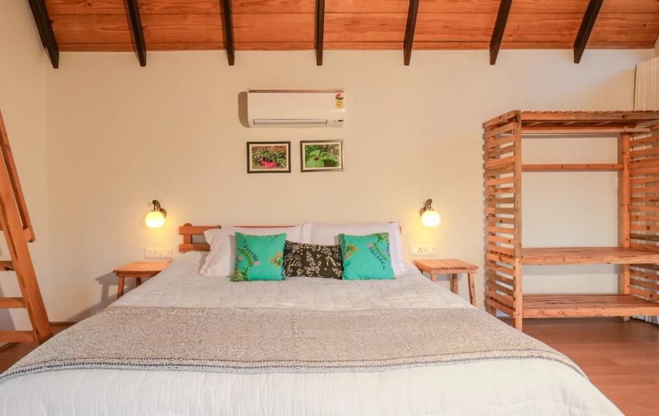 Luxurious Bedroom Space at Godhuli Padam, Naukuchiatal - amã Stays & Trails