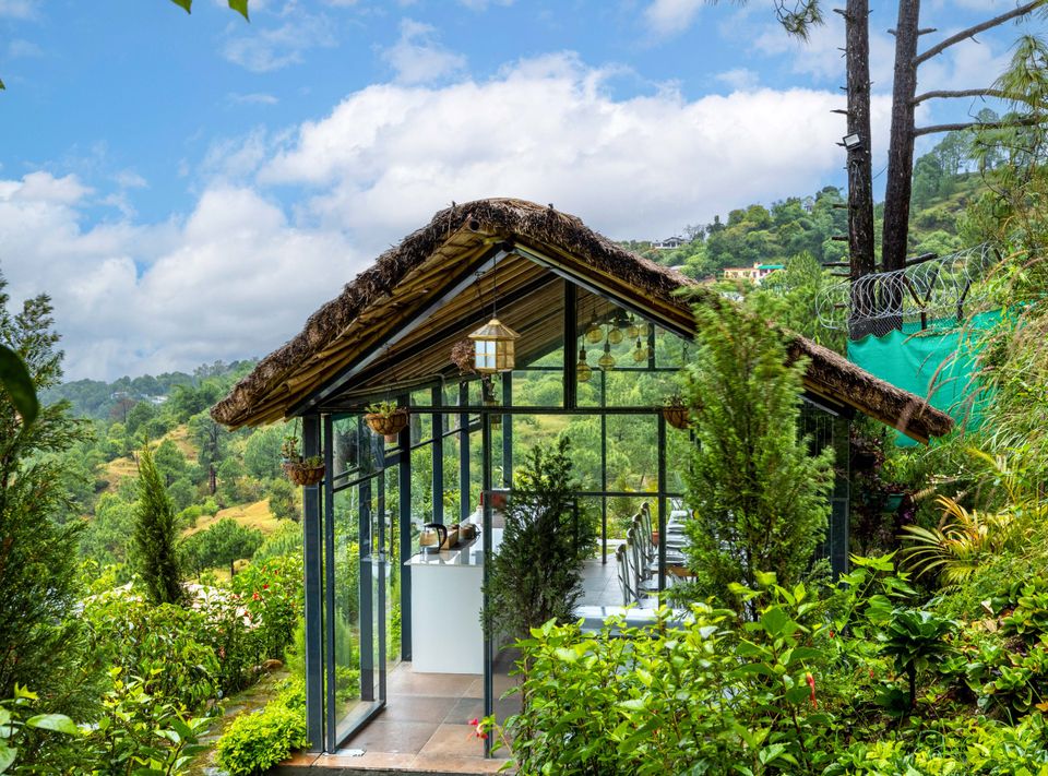 Outdoor Dining Area at Serendipity, Ranikhet - amã Stays & Trails