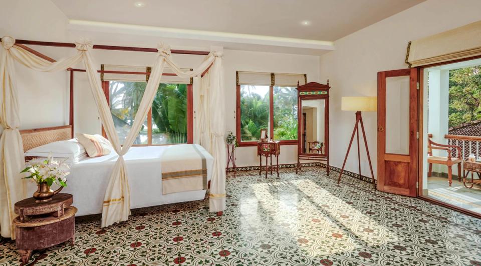 Elegant Bedroom at Pathiramanal Villa, amã Stays & Trails 