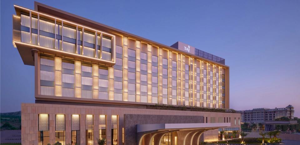 Outer View of Taj Amer, Jaipur - Banner Image