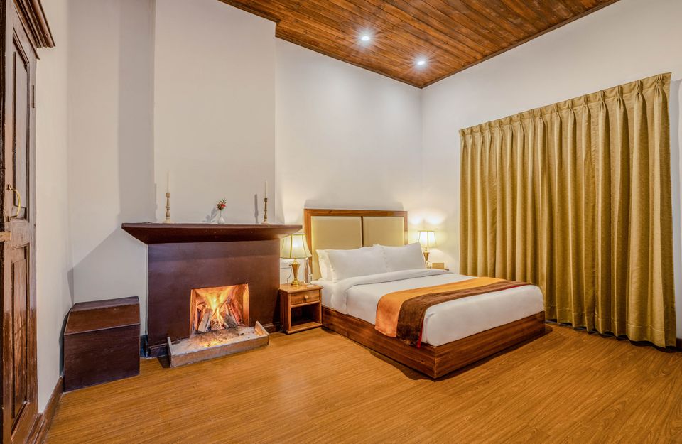 Luxe Bedroom at Ramgarh Heritage Villa - Accommodation in Manali