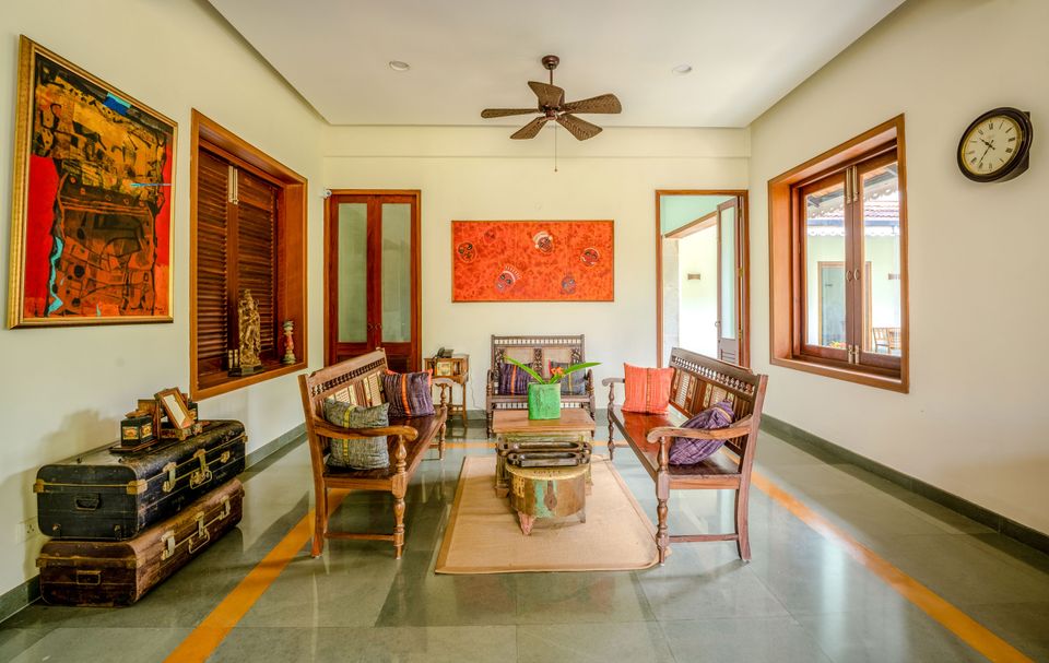 Luxury Living Space at Pathiramanal Villa, amã Stays & Trails 