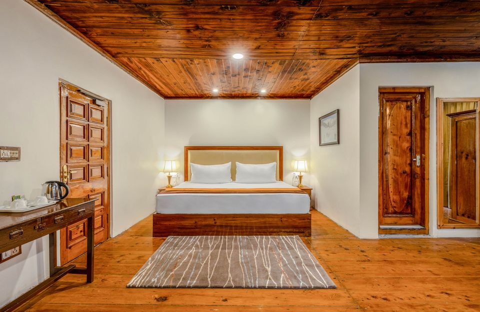 Spacious Bedroom at Ramgarh Heritage Villa - Accommodation in Manali