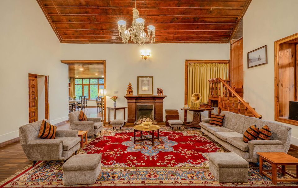 Elegant Living Space at Ramgarh Heritage Villa, amã Stays & Trails