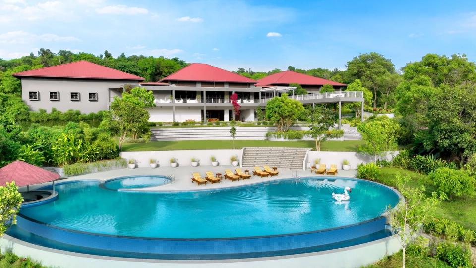 Luxury Hotel with a Pool  - Gateway Coorg