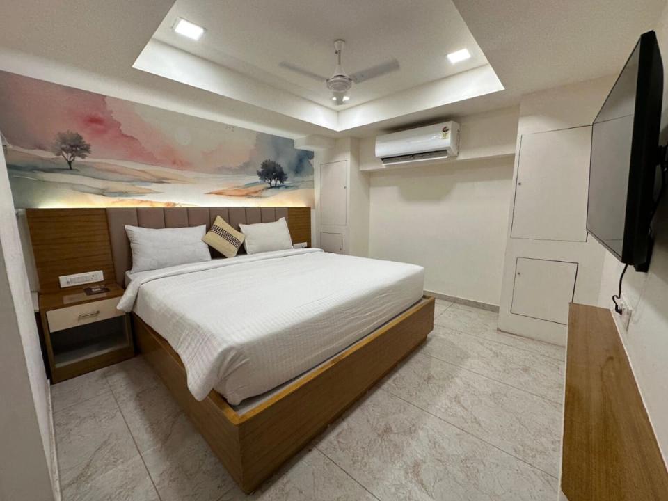 hotel-room-image