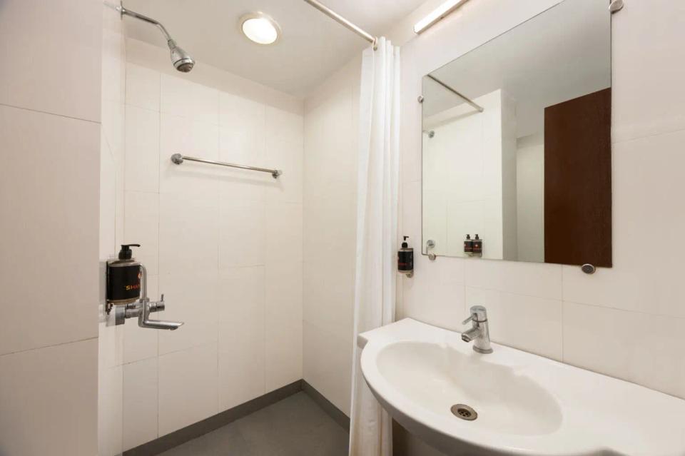 hotel-room-image