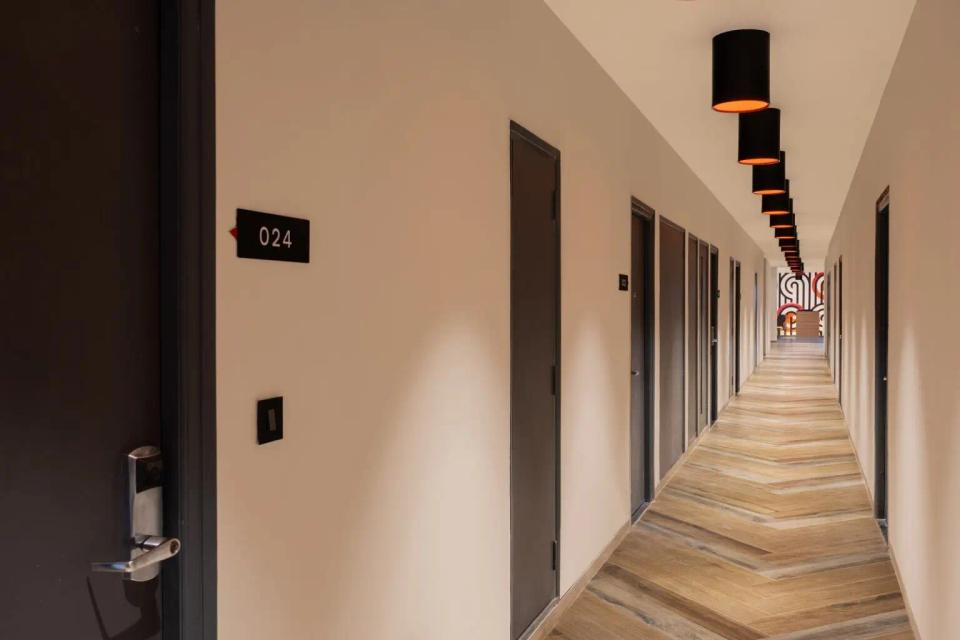 hotel-room-image