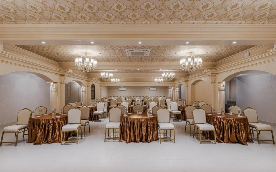 Ginger Bharuch Confernce Rooms