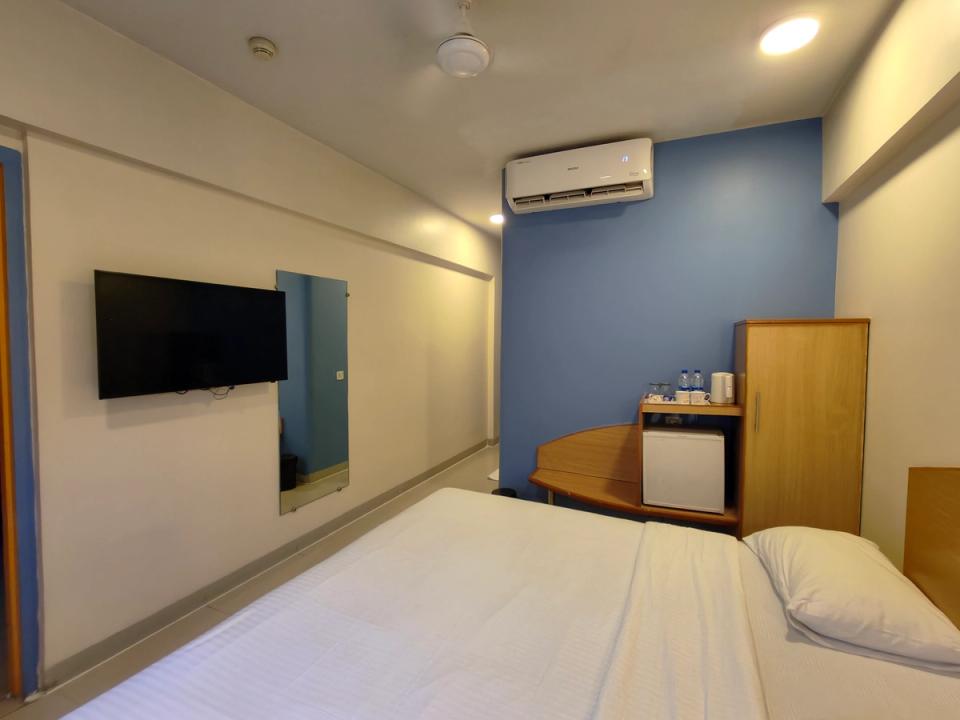 hotel-room-image