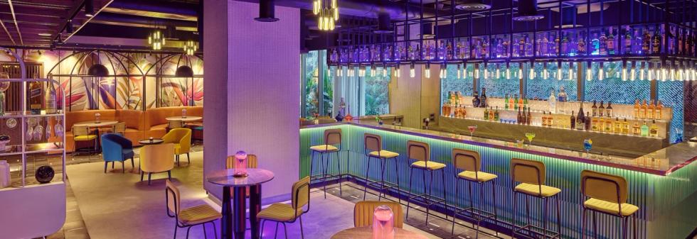 Finger Food, Exotic Cocktails and Liquor at Vivanta Bar