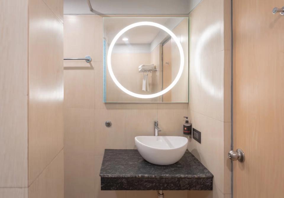 hotel-room-image