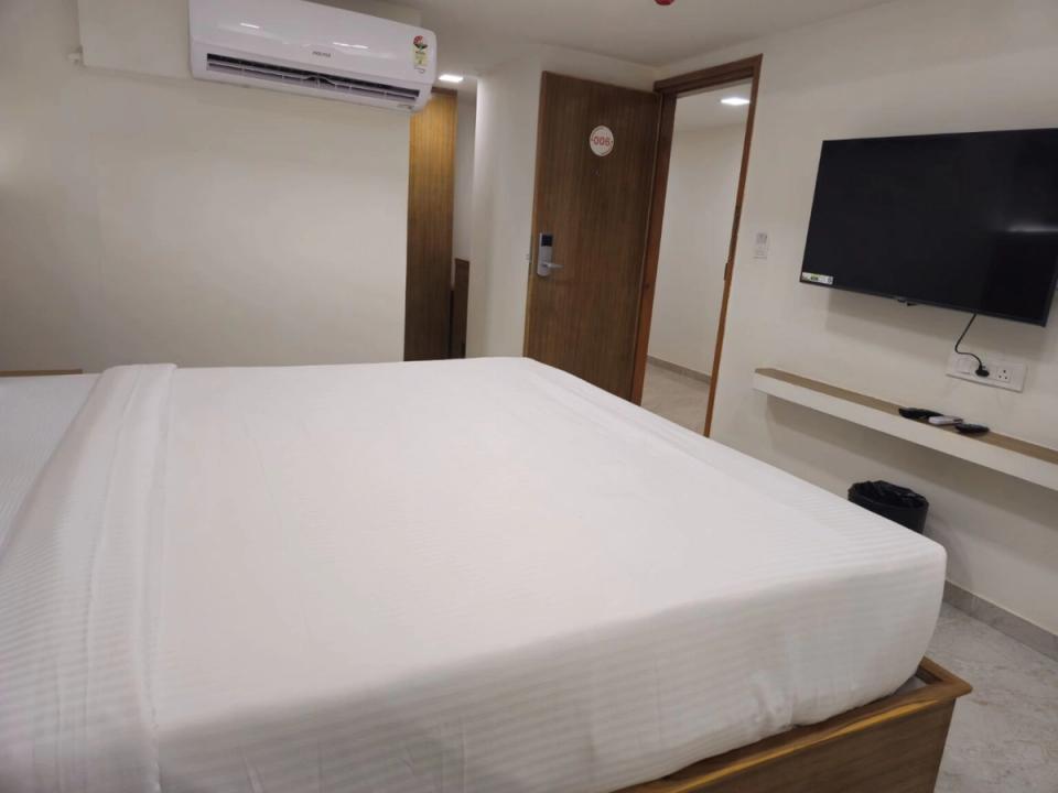 hotel-room-image