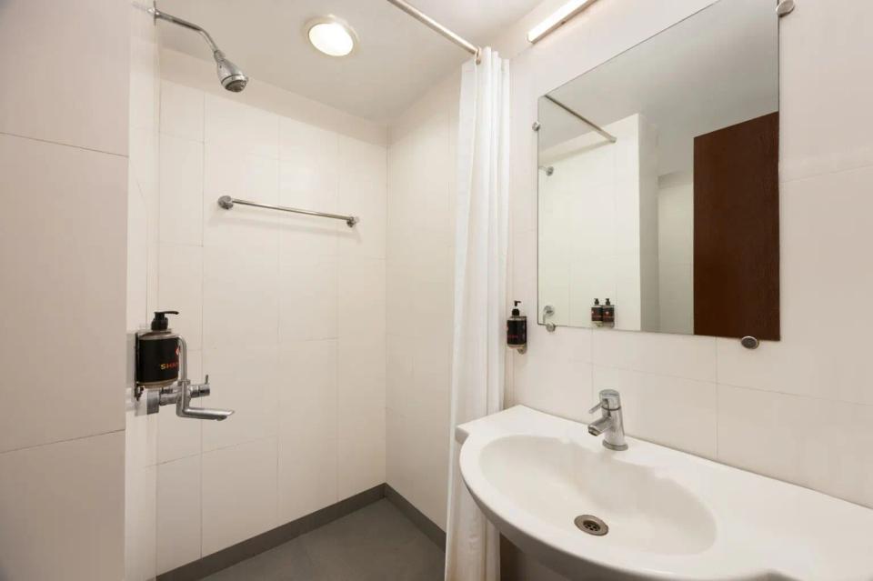 hotel-room-image