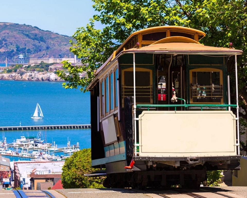 Ride On A Moving Landmark - Attractions & Places to Visit in San Francisco