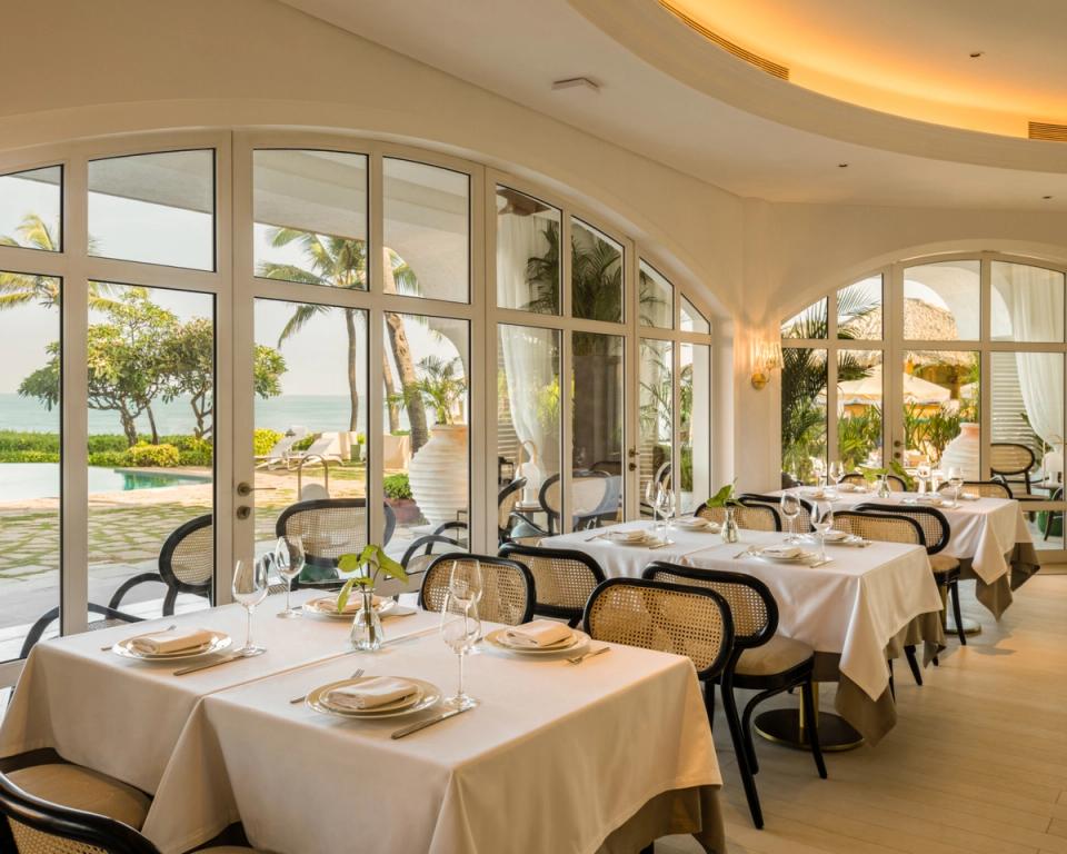Paper Moon - Luxury Dining at Taj Hotels