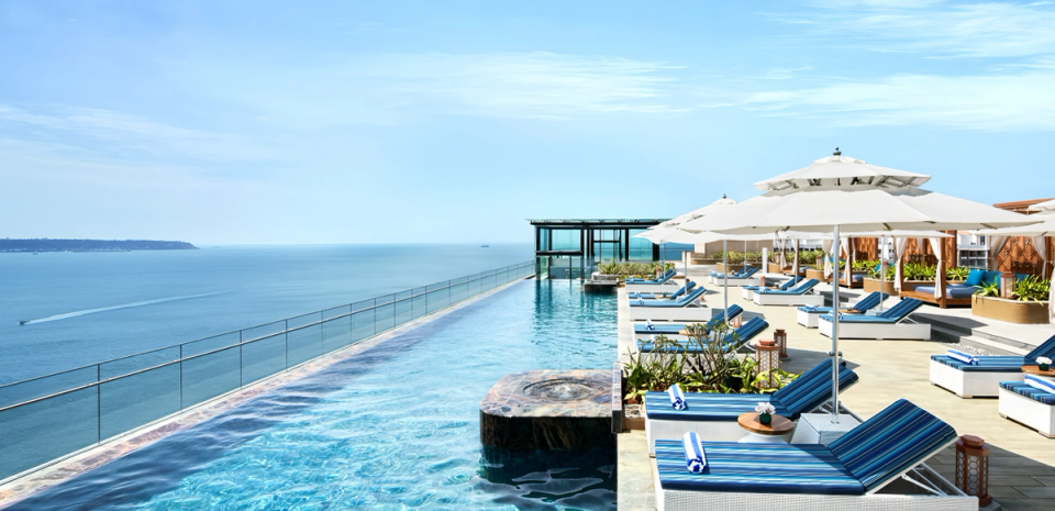 Outdoor Swimming Pool - Taj Hotels In Dubai