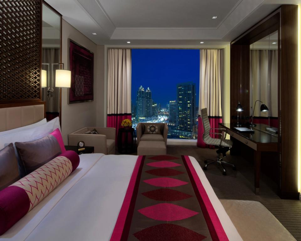 Luxury Room City View King Bed - Taj Dubai