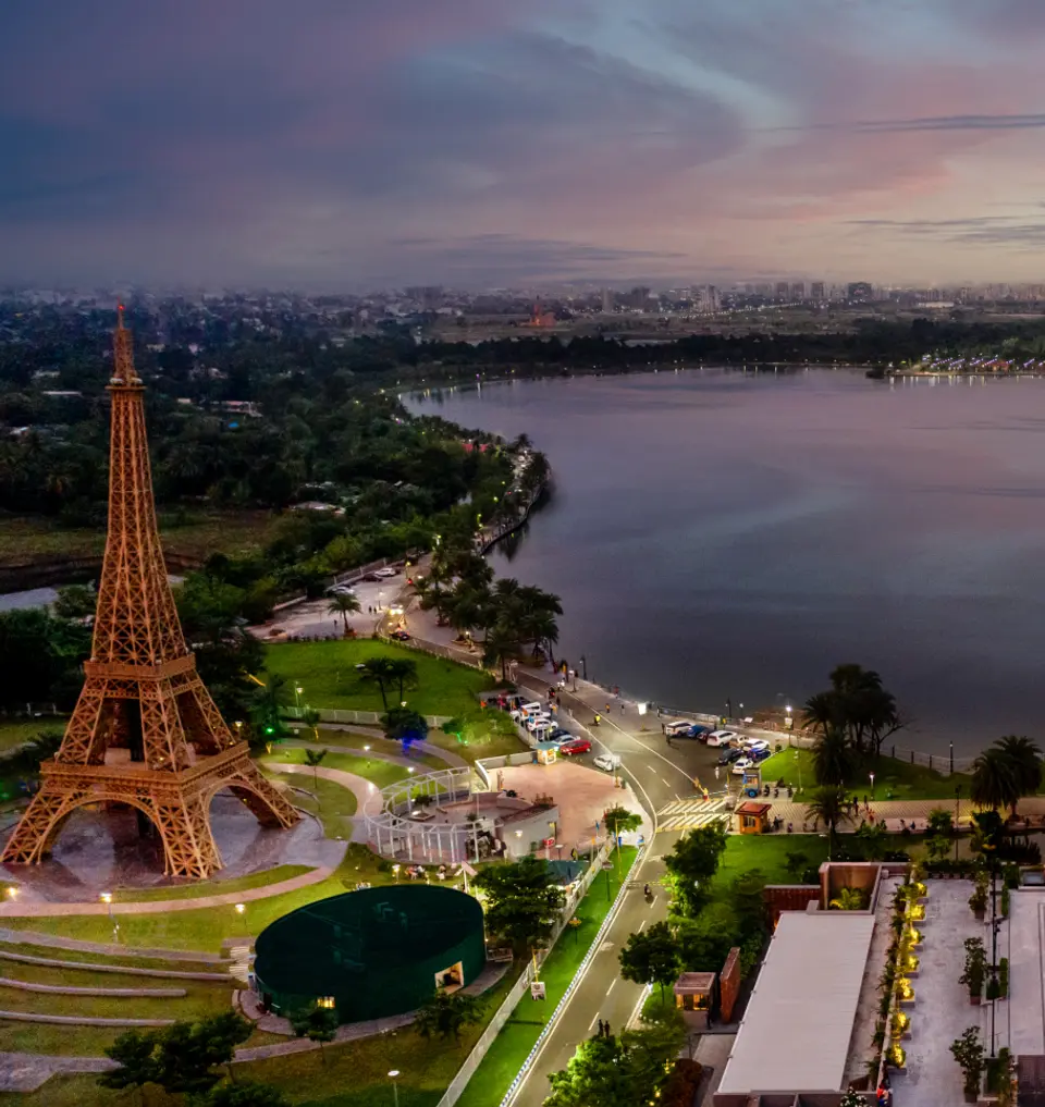 Overlooking India's Urban Park, Taj Taal Kutir, Kolkata