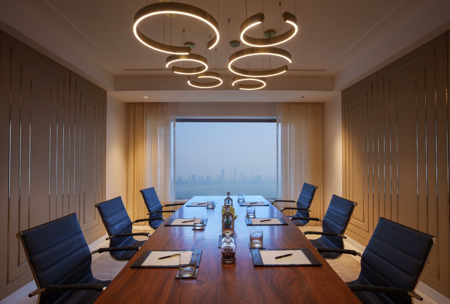 Events & Conferences - Luxury Meeting Room