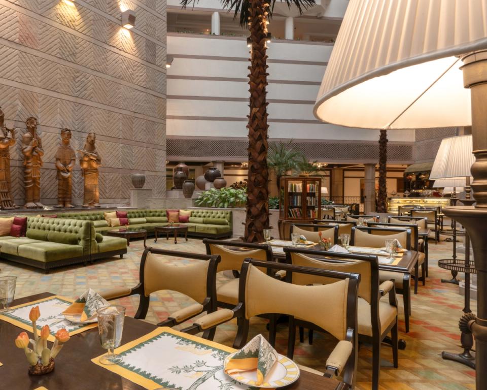 The Promenade Lounge - Luxury Dining at Taj Bengal, Kolkata