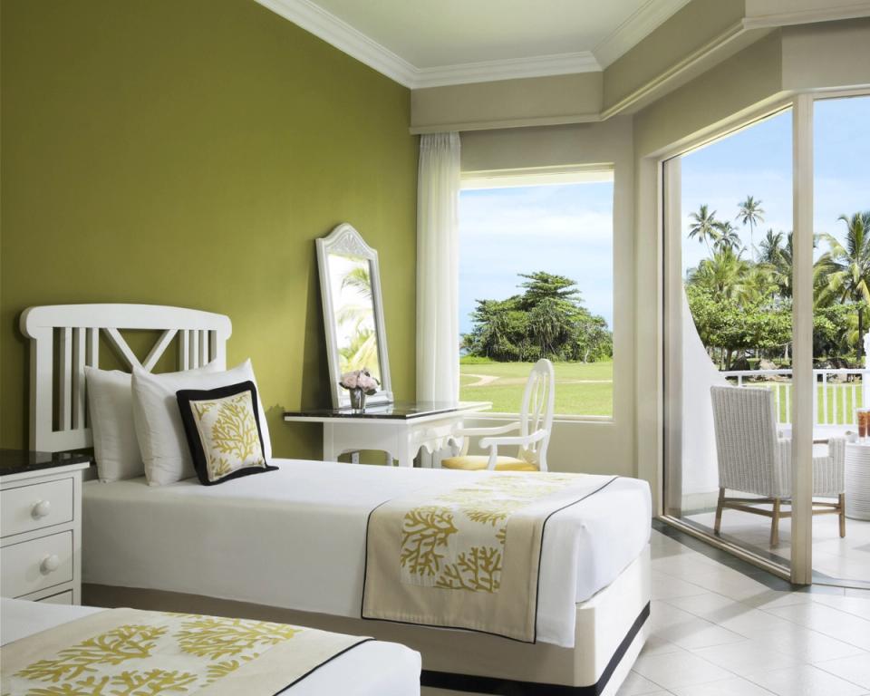 Superior Room With Sea View & Twin Bed - Taj Bentota Resort & Spa, Sri Lanka