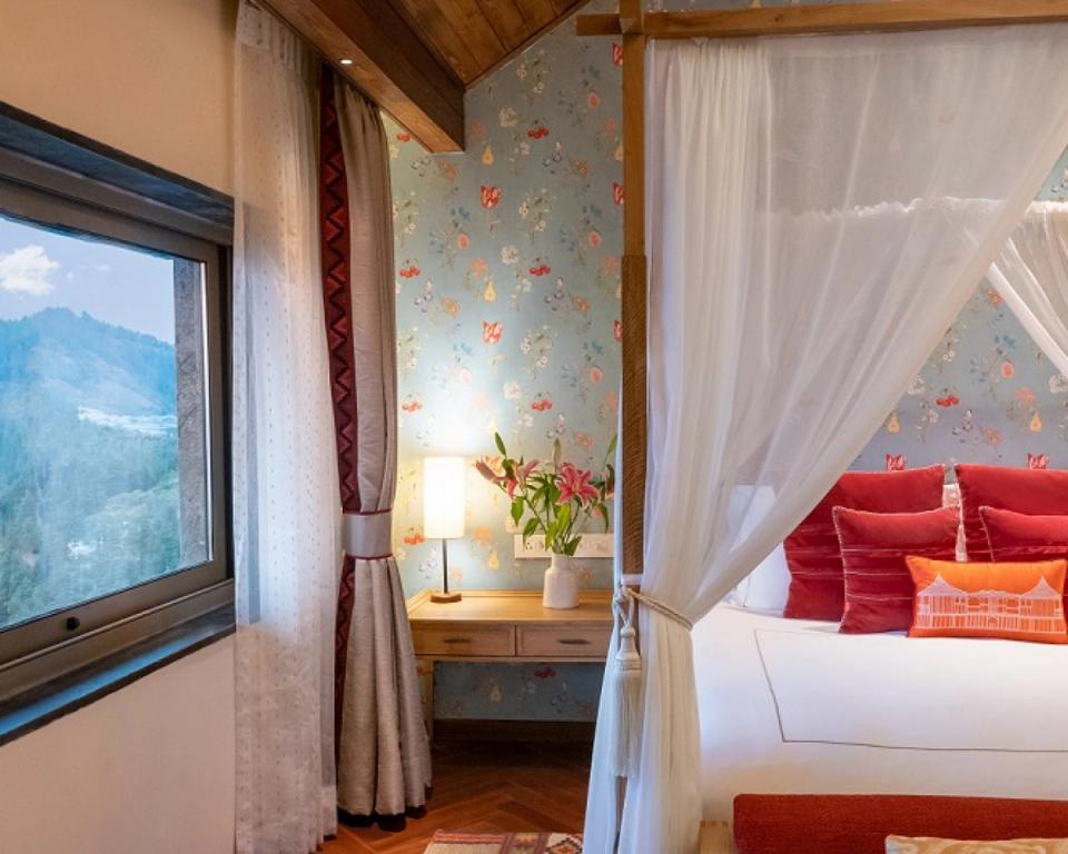 Duplex Suite Valley View - Luxury Rooms at Taj Theog, Shimla