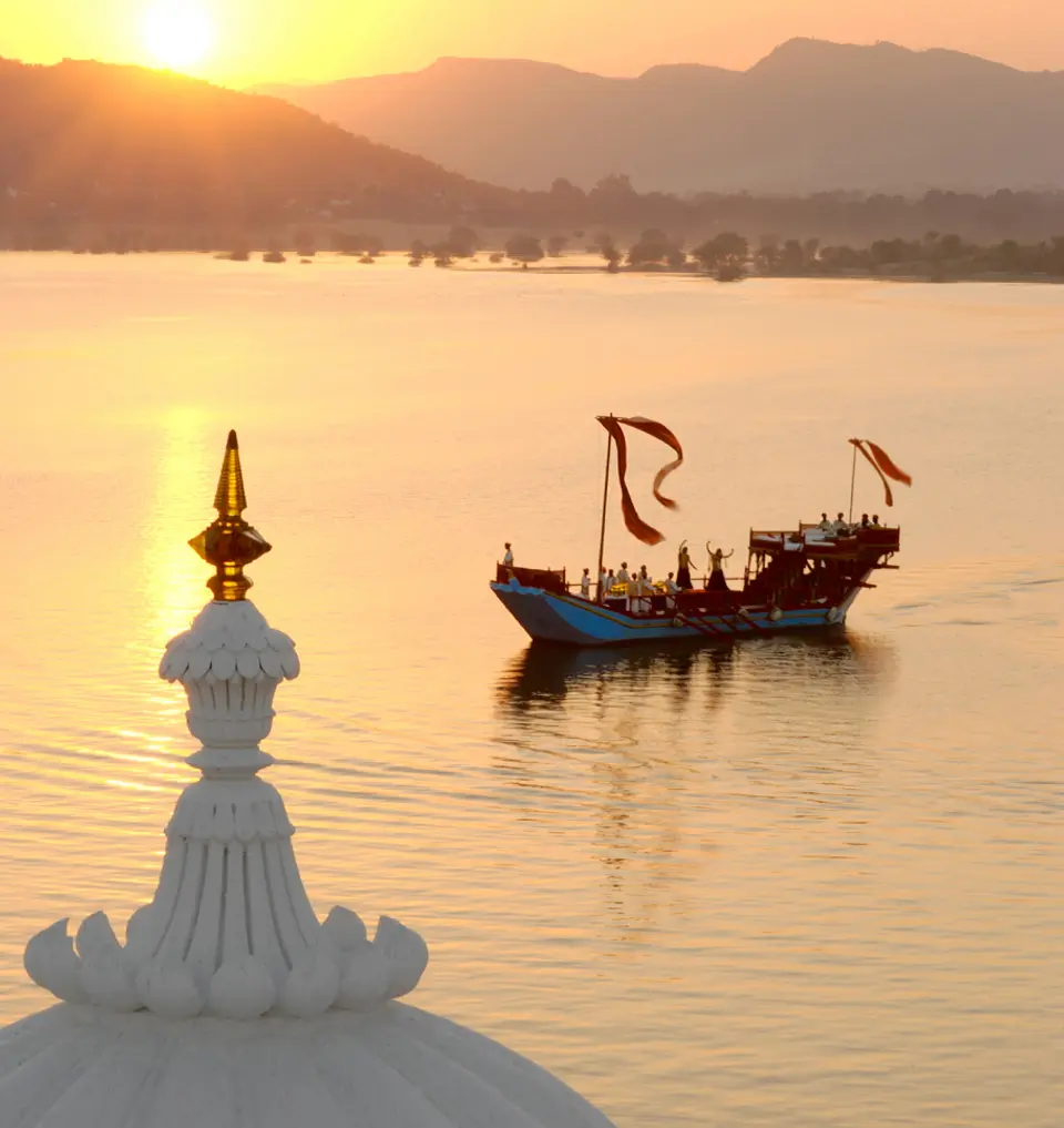 Dinner on Royal Barge - Taj Fateh Prakash Palace