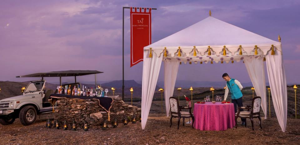 Luxury Fine Dining Setup In Udaipur By Aaravli Resort & Spa