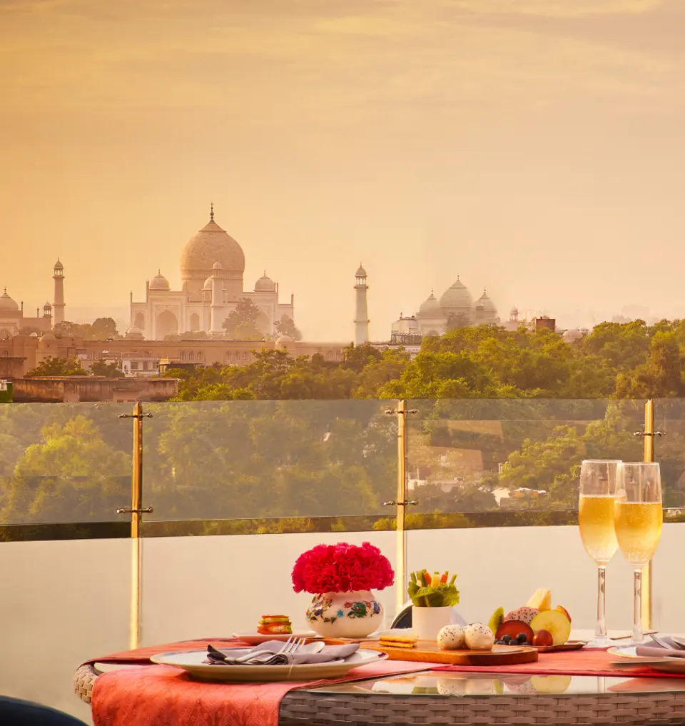 Walking distance to Taj Mahal from Taj Hotel & Convention Centre, Agra