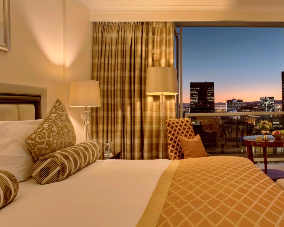 Luxury Tower Room With City View - Taj Cape Town
