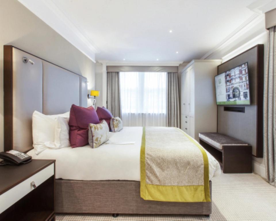 Premium Master Suite - St James' Court, London