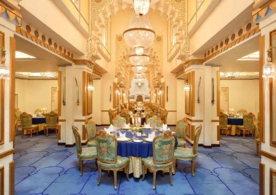 Darbar Hall Satkar - Taj Fateh Prakash Palace