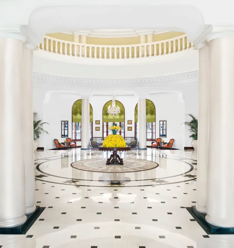  Breath-Taking Domed Lobby - Taj Mahal, Lucknow