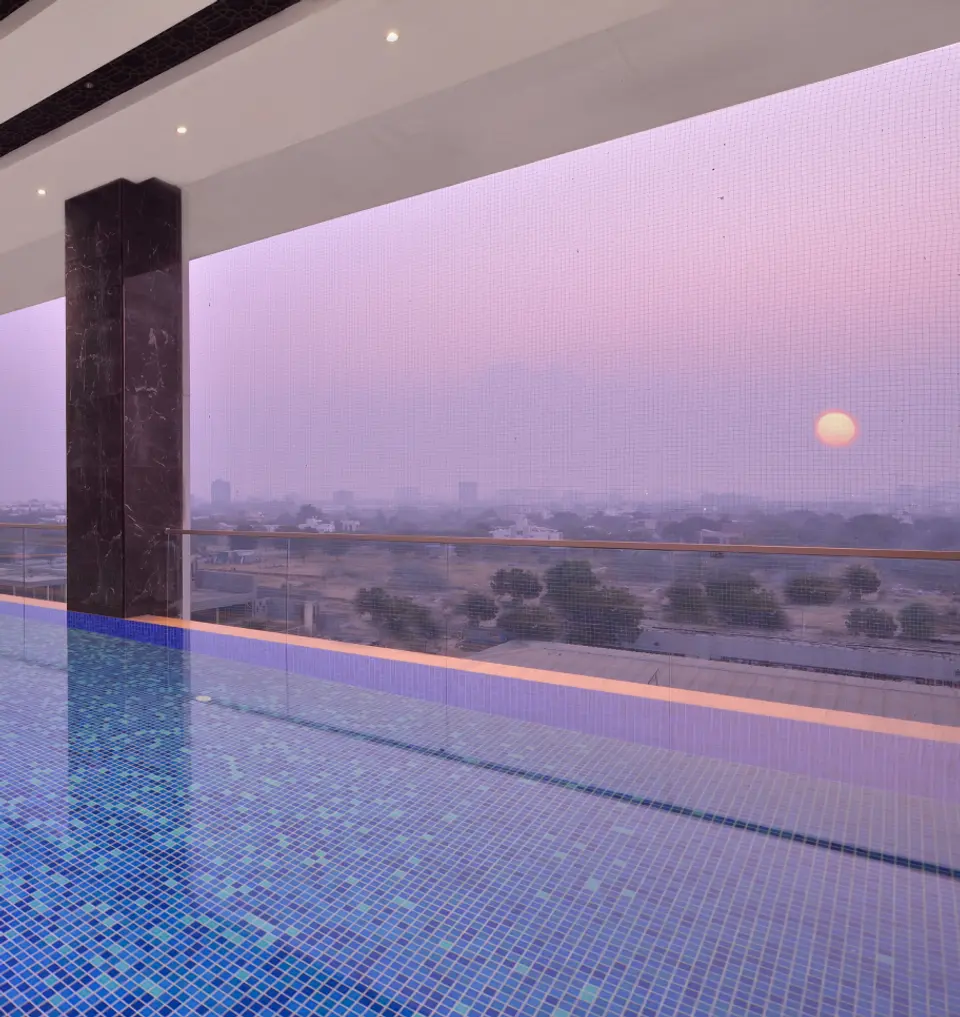 Huge Pool And Deck Overlooking The City - Taj Skyline, Ahmedabad