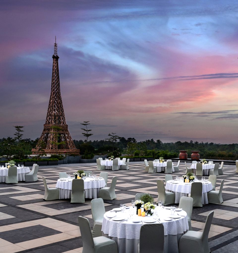 Grand Terrace Overlooking Eiffel Tower Replica - Taj Taal Kutir, Kolkata